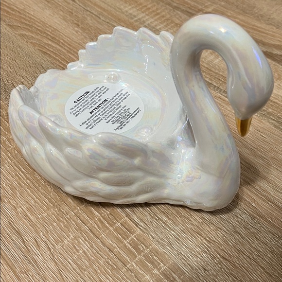 Bath & Body Works Iridescent Swan 3-wick candle holder - Picture 4 of 6